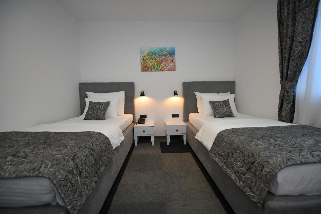 Hotel Kole Čačak Exteriör bild