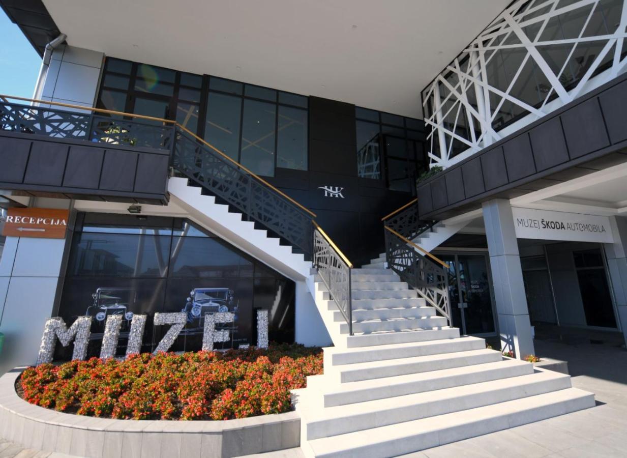 Hotel Kole Čačak Exteriör bild
