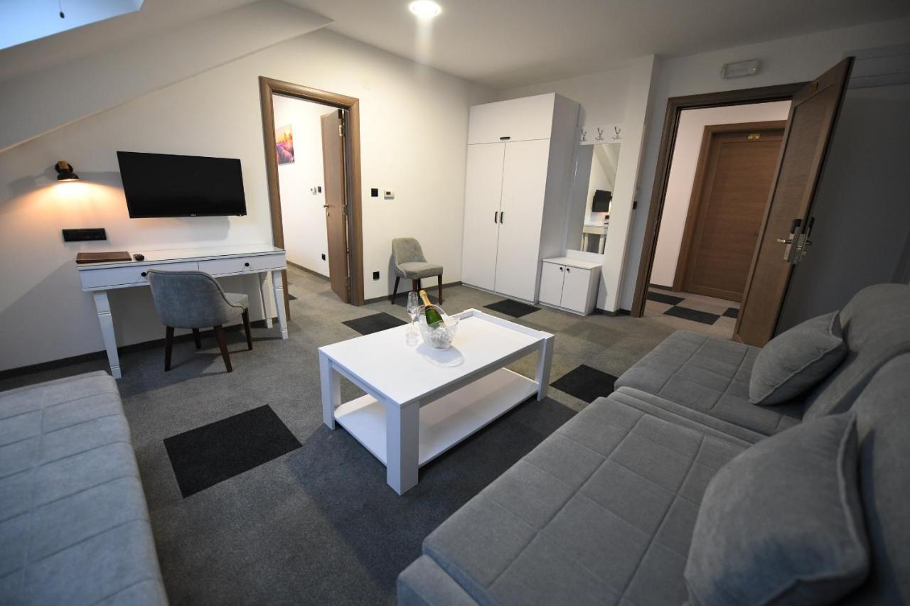 Hotel Kole Čačak Exteriör bild