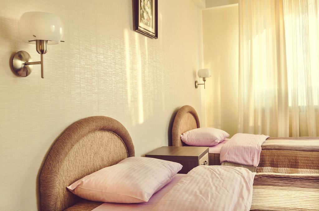 Hotel Kole Čačak Rum bild