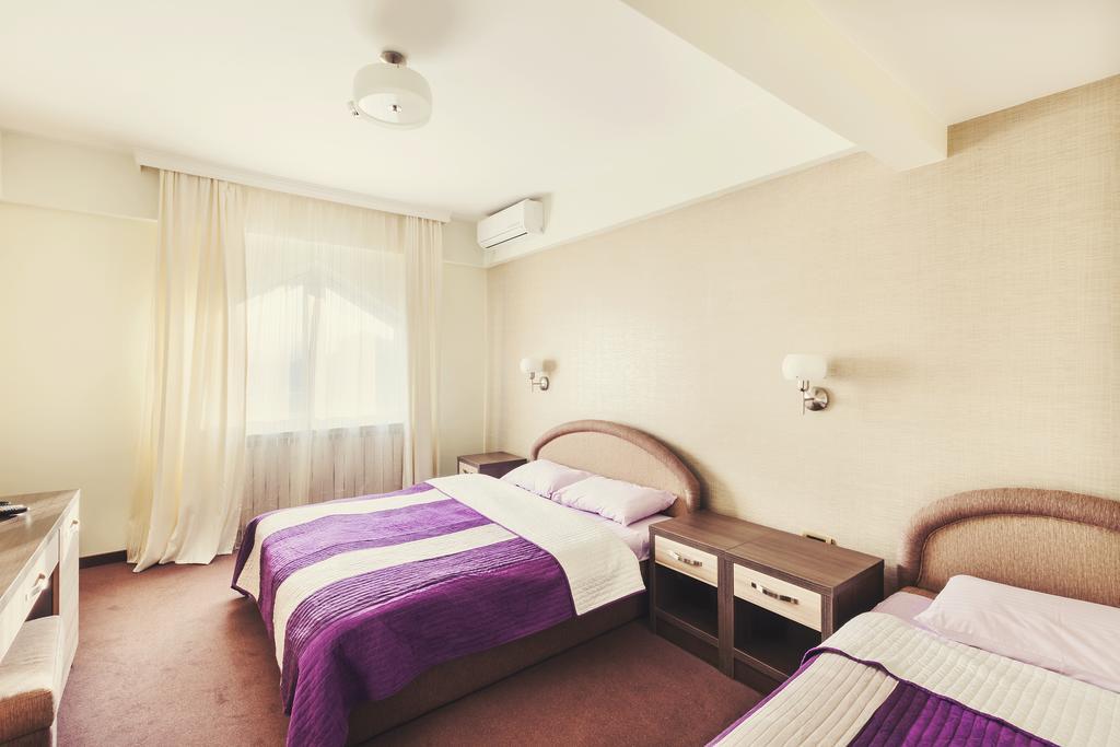 Hotel Kole Čačak Rum bild