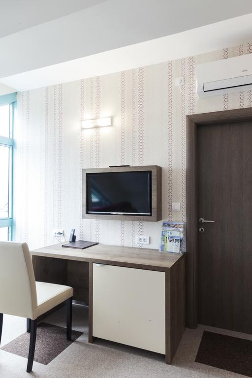 Hotel Kole Čačak Exteriör bild